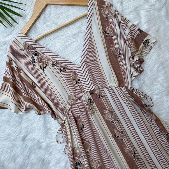 🌻Cotton printed midi dress with adjustable lace.
🌻bust-36
🌻length-50 - Picture 5 of 6